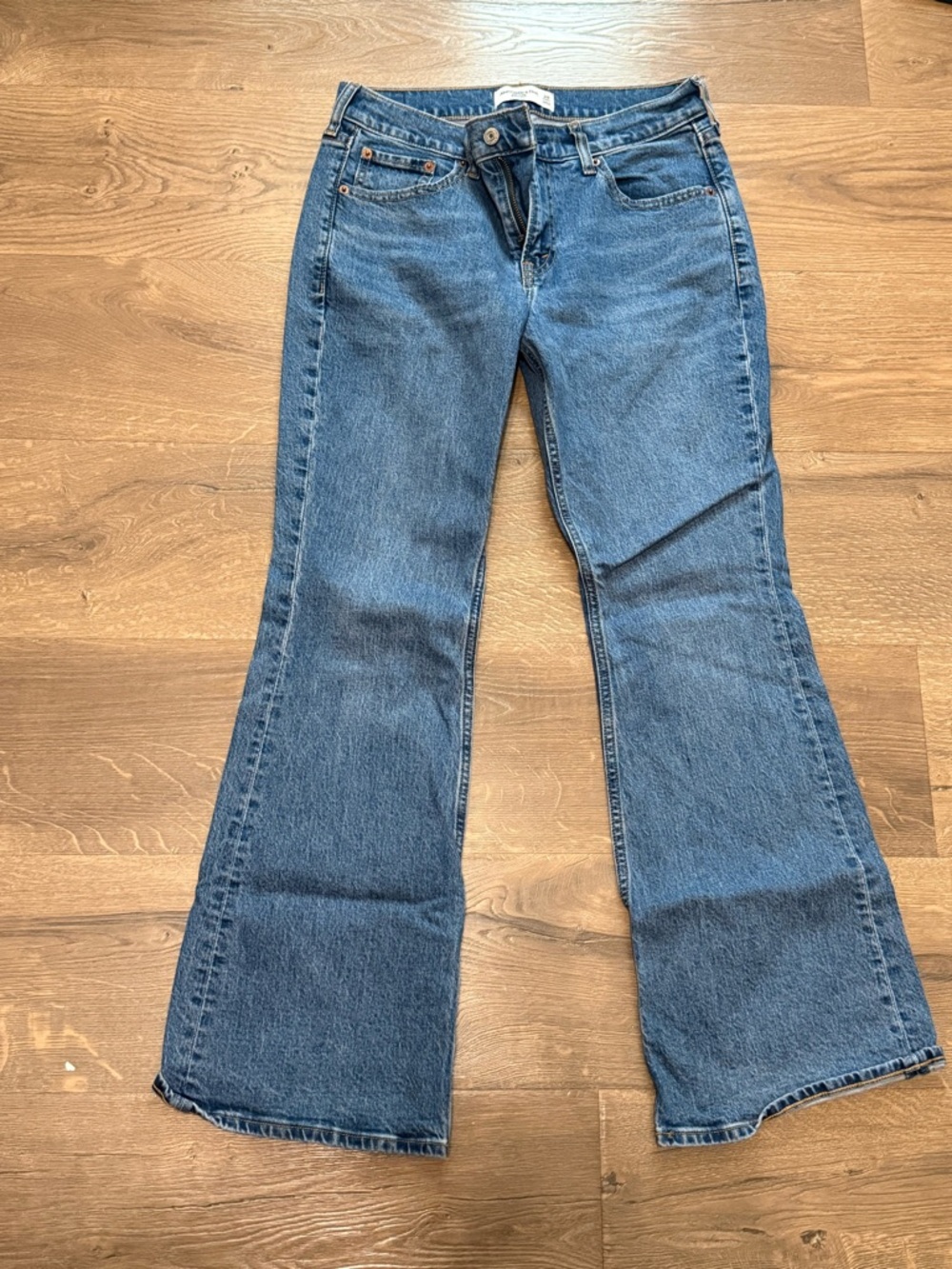 Abercrombie & Fitch Bootcut Jeans LIKE NEW 6 short